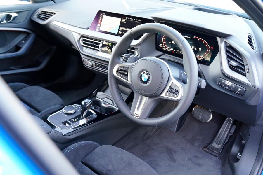 Торпедо BMW M135i xDrive (F40) 2019 года  (JP) (фото 12 из 17)